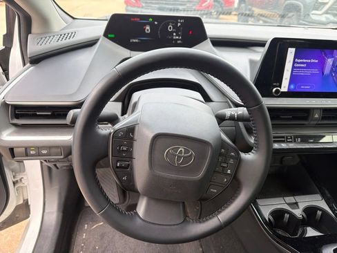 Used 2025 Toyota Prius LE FWD image 13
