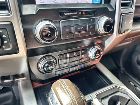 Used 2019 Ford F150 King Ranch w/ Equipment Group 601A Luxury AWD/4WD image 27