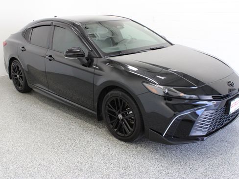 Used 2026 Toyota Camry SE w/ Convenience Package FWD image 4