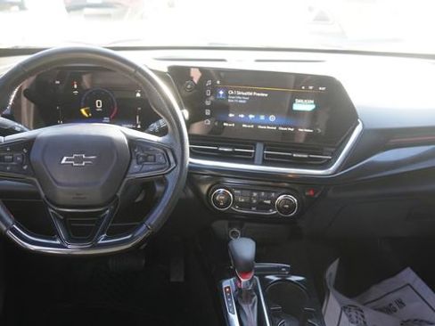Used 2024 Chevrolet Trax RS w/ Sunroof Package FWD image 14