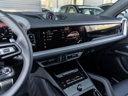 New 2026 Porsche Cayenne S image 31