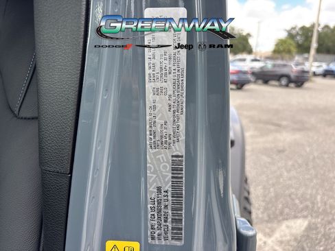 Used 2025 Jeep Wrangler Unlimited Sport AWD/4WD image 32
