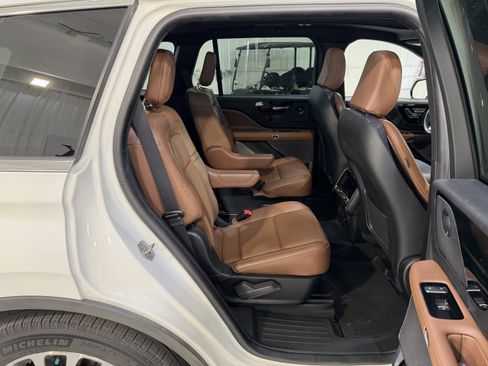 Used 2023 Lincoln Aviator Reserve image 14