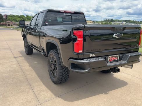 Used 2025 Chevrolet Silverado 2500 High Country w/ Midnight Edition AWD/4WD image 6