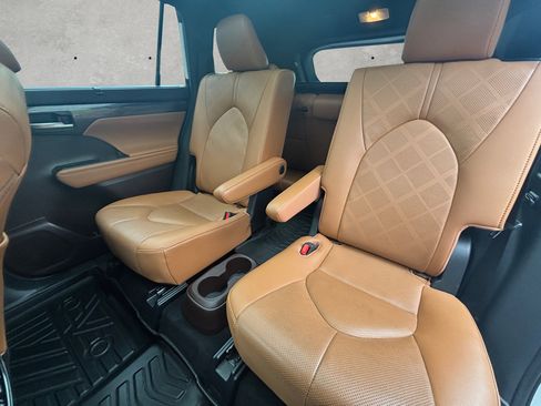 Used 2020 Toyota Highlander Platinum image 27