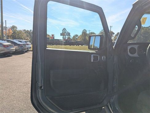 Used 2024 Jeep Wrangler Willys image 14