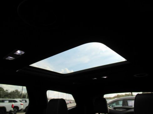 Used 2024 Buick Enclave Avenir w/ Avenir Technology Package image 26