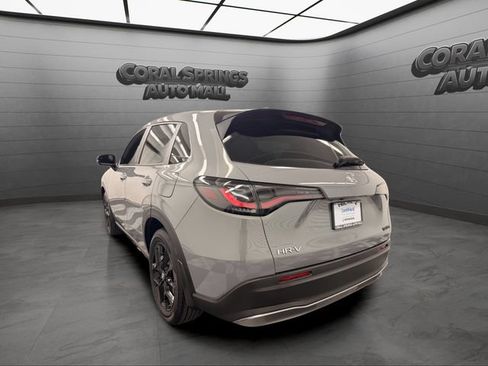 Used 2025 Honda HR-V Sport image 3