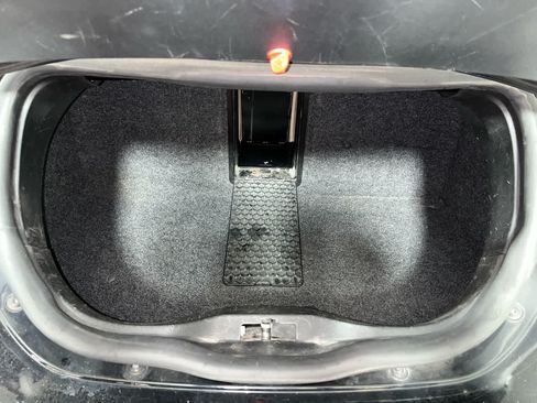 Used 2008 Volkswagen Beetle SE FWD image 25