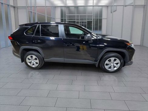 Certified 2022 Toyota RAV4 LE image 9