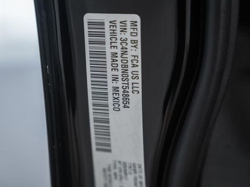 Certified 2025 Jeep Compass Latitude w/ Sun & Sound Group AWD/4WD image 49