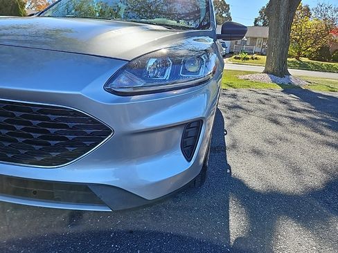 Used 2022 Ford Escape SE image 10