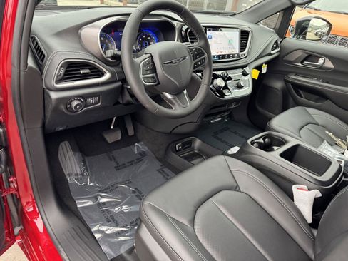 New 2026 Chrysler Pacifica Select image 10