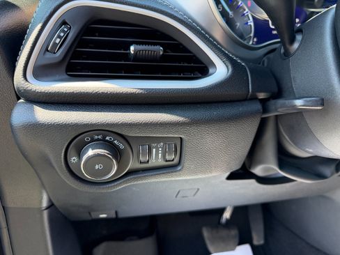 Used 2023 Chrysler Pacifica Touring-L w/ S Appearance Package FWD image 40