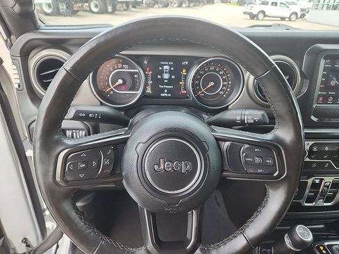 Used 2022 Jeep Gladiator Sport AWD/4WD image 13