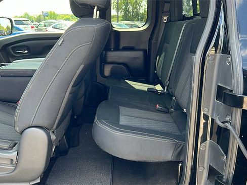 Used 2018 Nissan Titan SV image 26