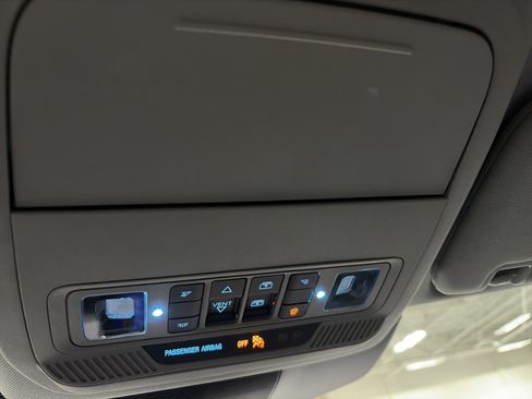 Used 2022 Ford Explorer XLT w/ Equipment Group 202A AWD/4WD image 25