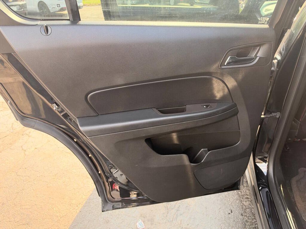 Used 2016 Chevrolet Equinox LTZ w/ Enhanced Convenience Package FWD image 9