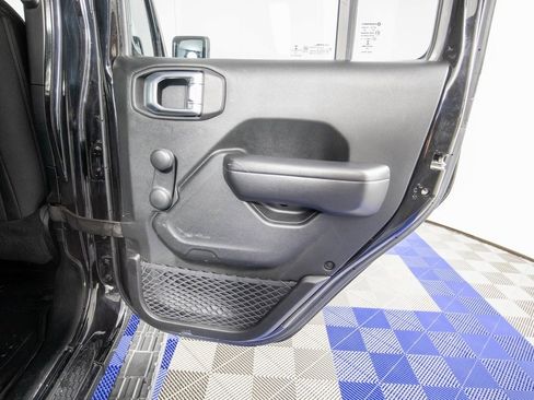 Used 2018 Jeep Wrangler Unlimited Sport image 16