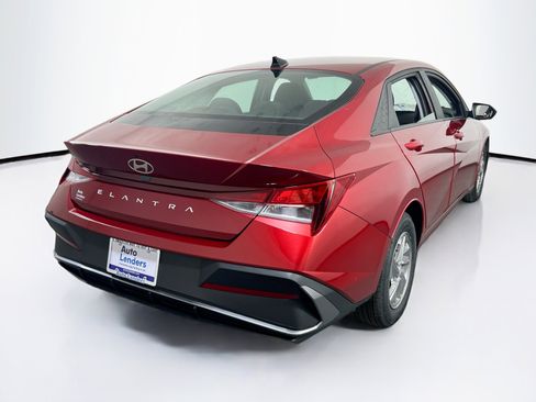 Used 2024 Hyundai Elantra SE image 5