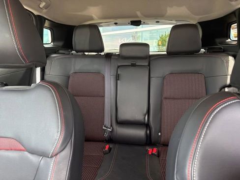 Used 2025 Nissan Kicks SR AWD/4WD image 19