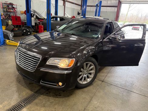 Used 2012 Chrysler 300 Limited image 2