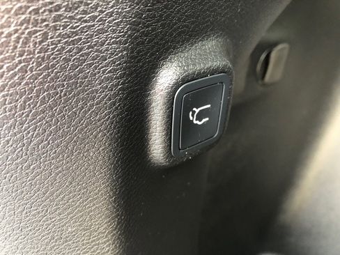 Used 2021 Jeep Cherokee Limited image 23