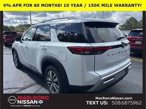 New 2025 Nissan Pathfinder SL image 5