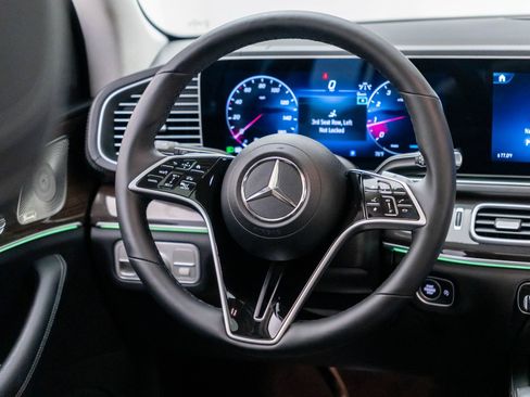 Used 2024 Mercedes-Benz GLS 450 4MATIC image 10
