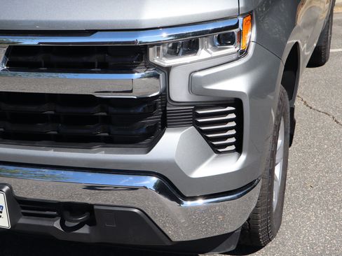 Used 2025 Chevrolet Silverado 1500 LT AWD/4WD image 11