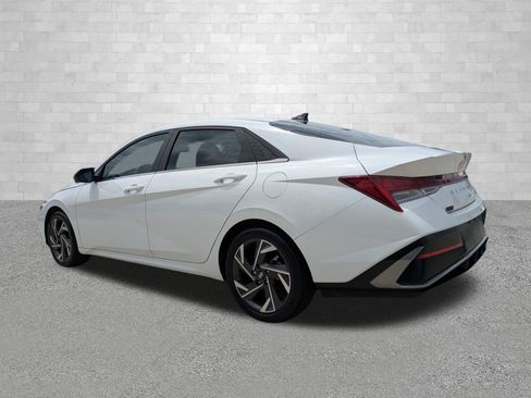Certified 2024 Hyundai Elantra Limited FWD image 4