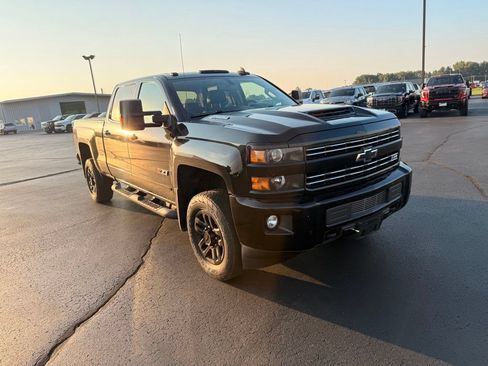 Used 2018 Chevrolet Silverado 2500 LTZ w/ Midnight Edition AWD/4WD image 9
