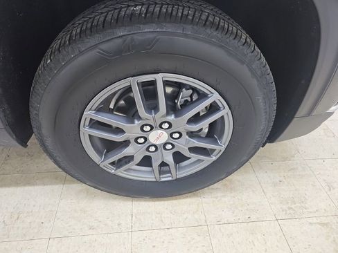 Used 2025 GMC Acadia Elevation image 24