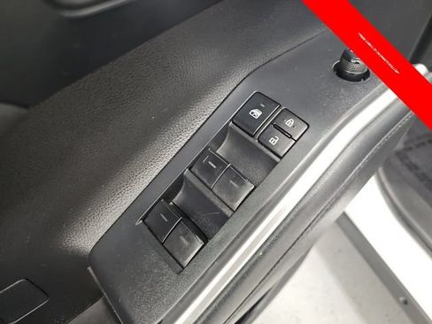 Used 2023 Toyota Highlander XLE AWD/4WD image 13