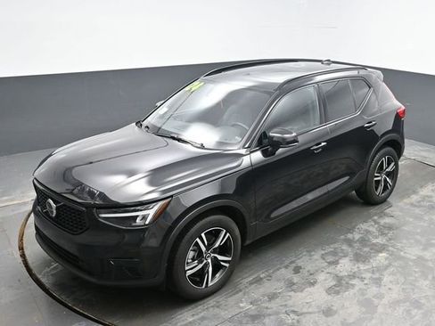 Used 2024 Volvo XC40 B5 Core image 24