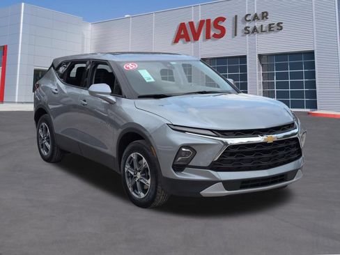 Used 2025 Chevrolet Blazer LT FWD image 3