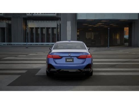 New 2026 BMW i5 eDrive40 w/ M Sport Package image 5