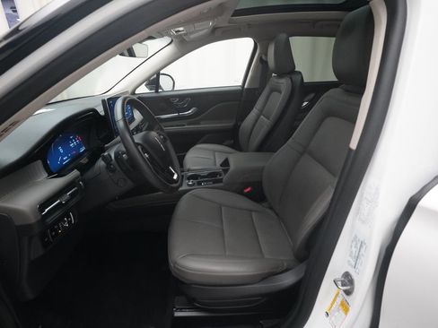 Used 2023 Lincoln Corsair AWD w/ Equipment Group 101A image 8