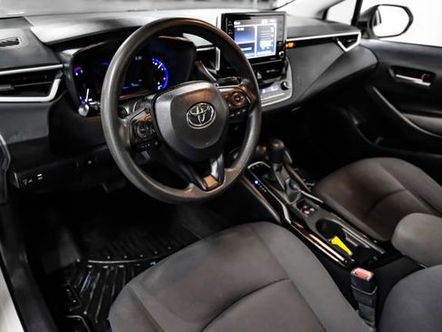 Used 2021 Toyota Corolla LE image 3