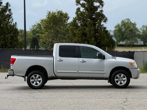 Used 2011 Nissan Titan SV w/ SV Premium Utility Pkg AWD/4WD image 7