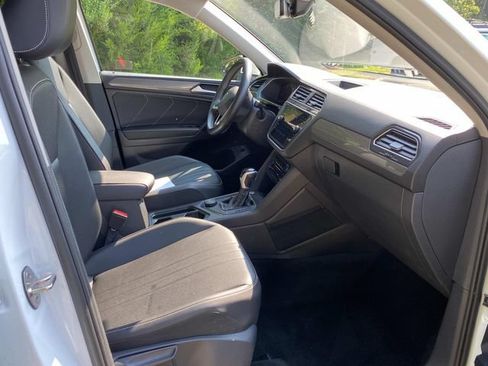 Used 2024 Volkswagen Tiguan SE AWD/4WD image 34
