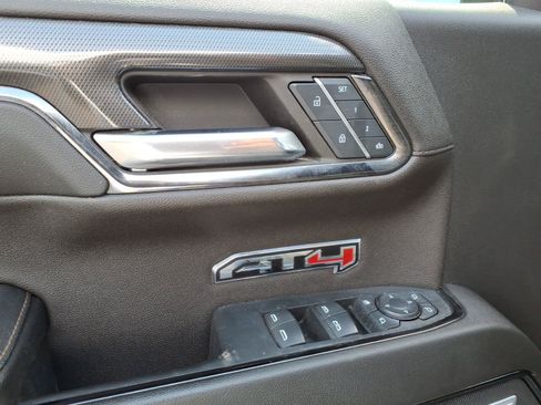 Used 2024 GMC Sierra 1500 AT4 w/ Technology Package AWD/4WD image 9