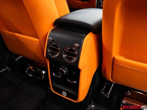 Used 2023 Rolls-Royce Cullinan Black Badge w/ Dark Exterior Package image 40