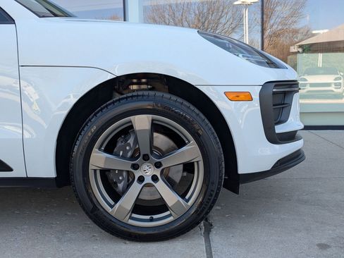 Certified 2025 Porsche Macan AWD/4WD image 11