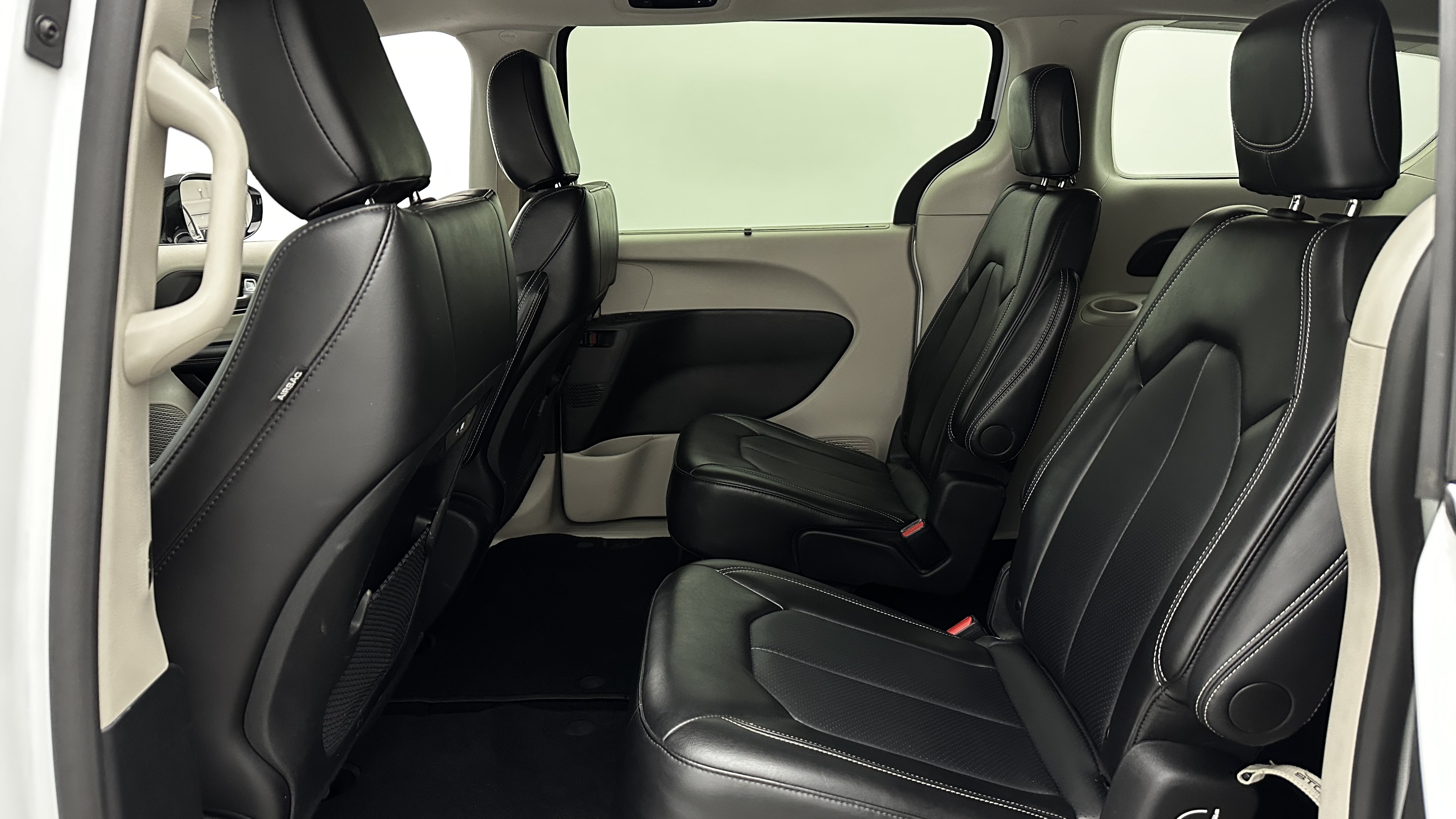 Used 2024 Chrysler Pacifica Touring-L FWD image 28