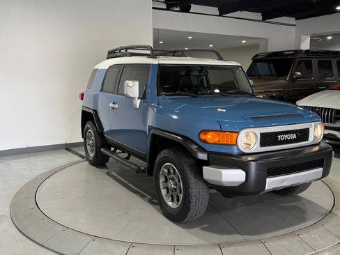 Used 2013 Toyota FJ Cruiser 4WD w/ Convenience Pkg image 8