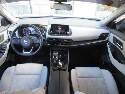 Used 2024 Nissan Rogue SV image 43