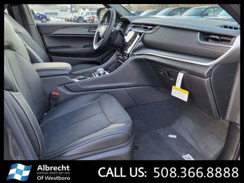 New 2024 Jeep Grand Cherokee L Altitude image 9