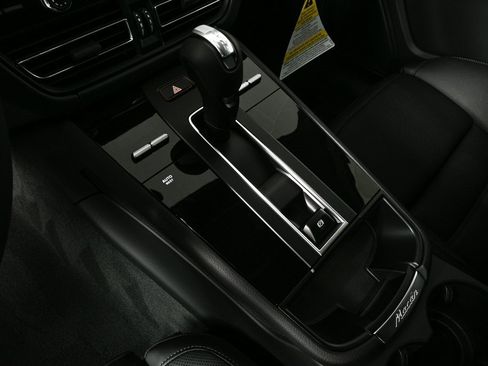 New 2025 Porsche Macan image 17