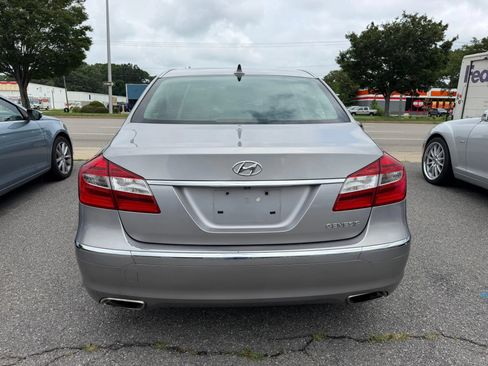 Used 2013 Hyundai Genesis 3.8 w/ Premium Pkg RWD image 4